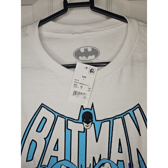 NWT Batman T Shirt Mens Large White Short Sleeve DC Classics Retro Logo Graphic - Picture 2 of 3